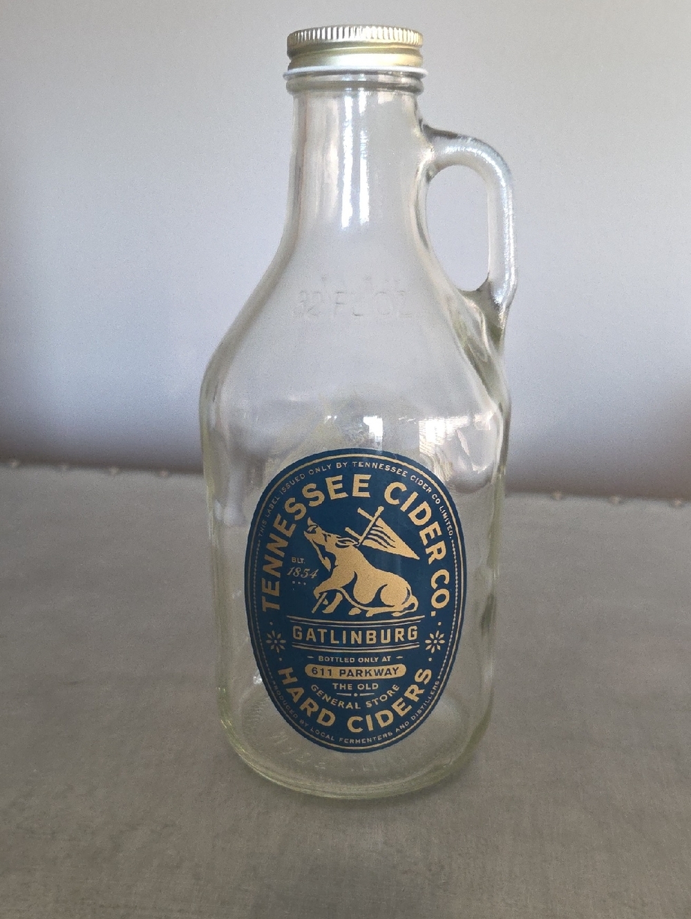 Gatlingburg Tennessee Cider Co. Glass Beer Growler, 32 Oz.